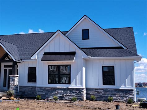 houses with metal roof accents